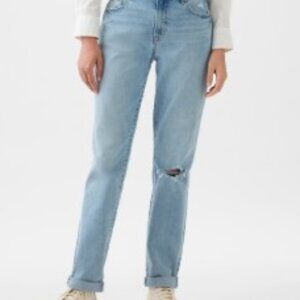 GAP Girlfriend Mid Rise Raw Hem Jeans Light Wash 29/8R